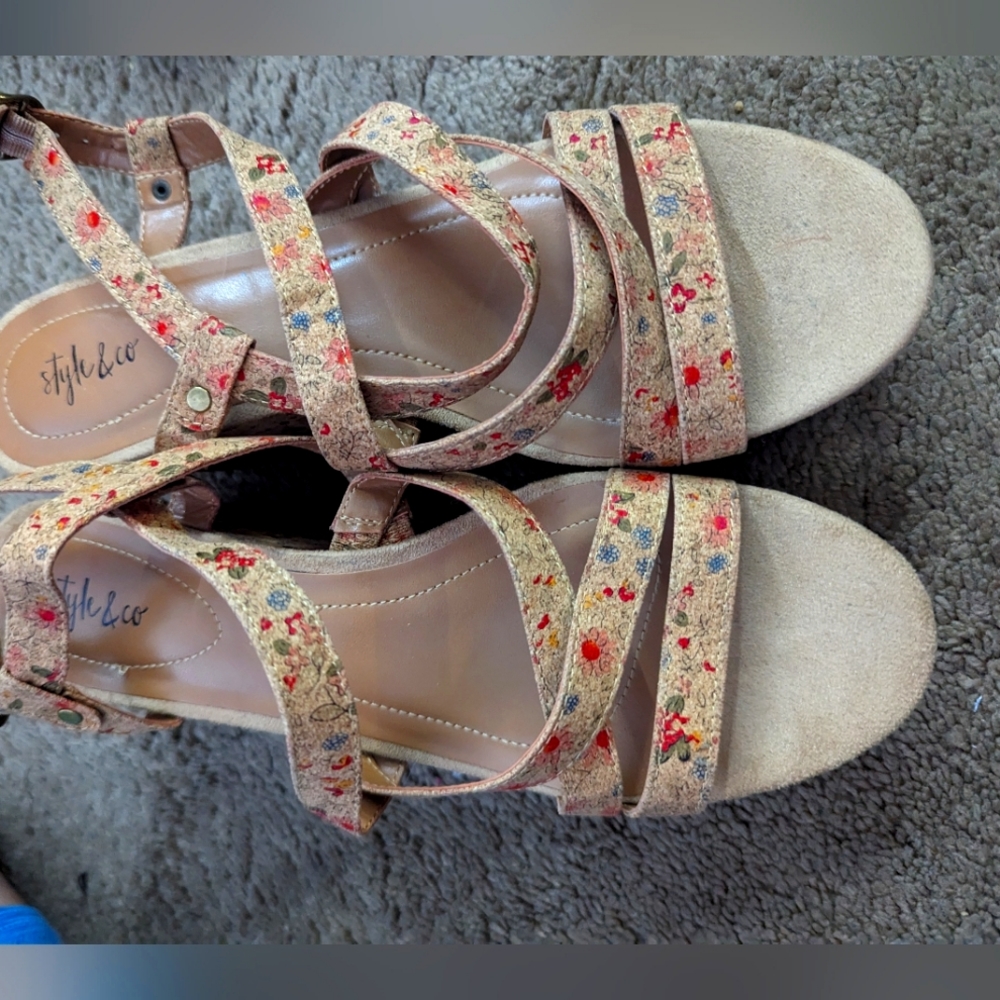Style & Co Vintage platform sandals size 9.5.